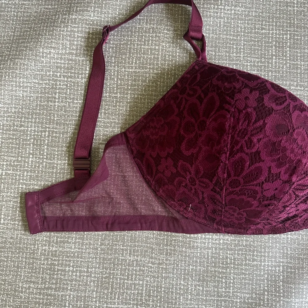 Victoria’s Secret Burgundy‎ Lace Padded no wire Bra size 38DDD